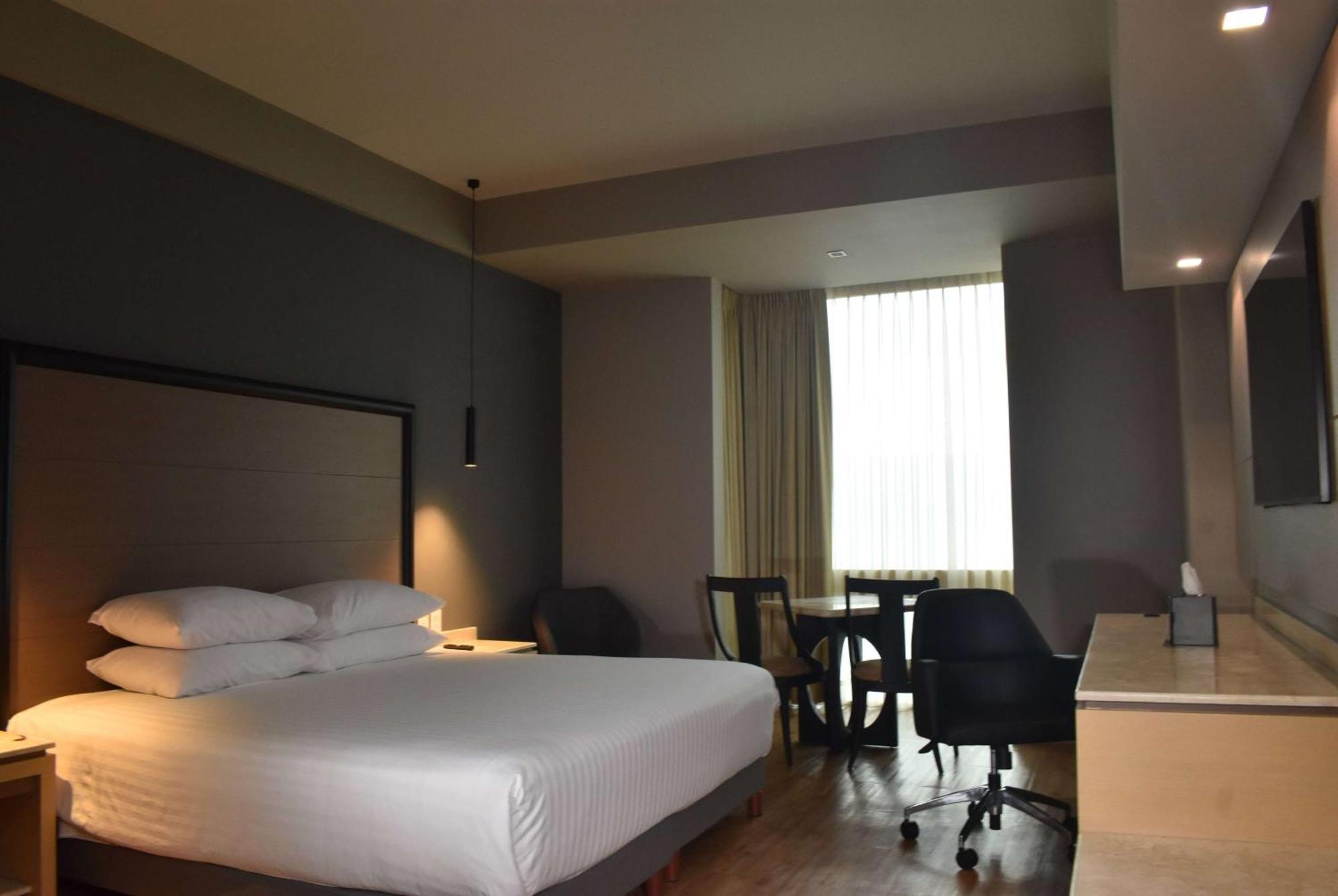 Ramada By Wyndham Mexico City Santa Fe Exterior photo