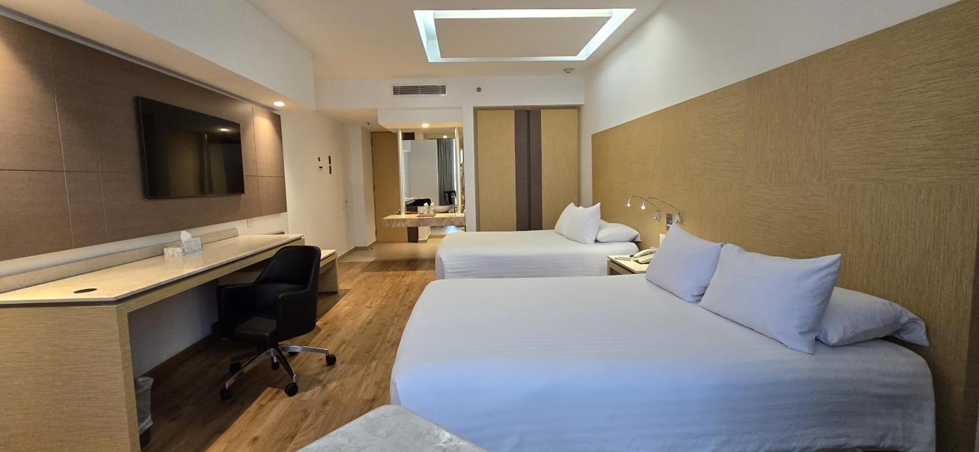 Ramada By Wyndham Mexico City Santa Fe Exterior photo